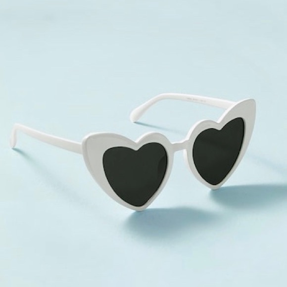 ☆ heart framed cat eye sunglasses ☆ - Picture 2 of 4